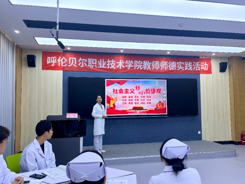 “师德标兵”育人示范课.jpg